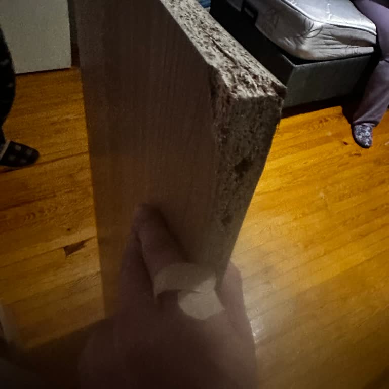 Kırık Parçalı Kitaplık Ve İlgisiz Müşteri Hizmeti