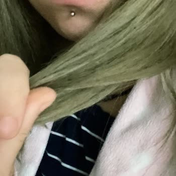 Saç Boyası Renk Fiyaskosu: Beklenen Renk Yerine Yeşil Şok!