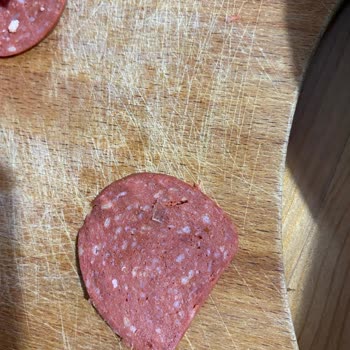 Aldığım Sucukta Plastik Parça Çıktı Markadan Dönüş Alamadım