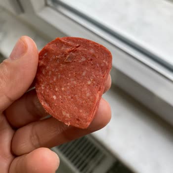 Aldığım Sucukta Plastik Parça Çıktı Markadan Dönüş Alamadım