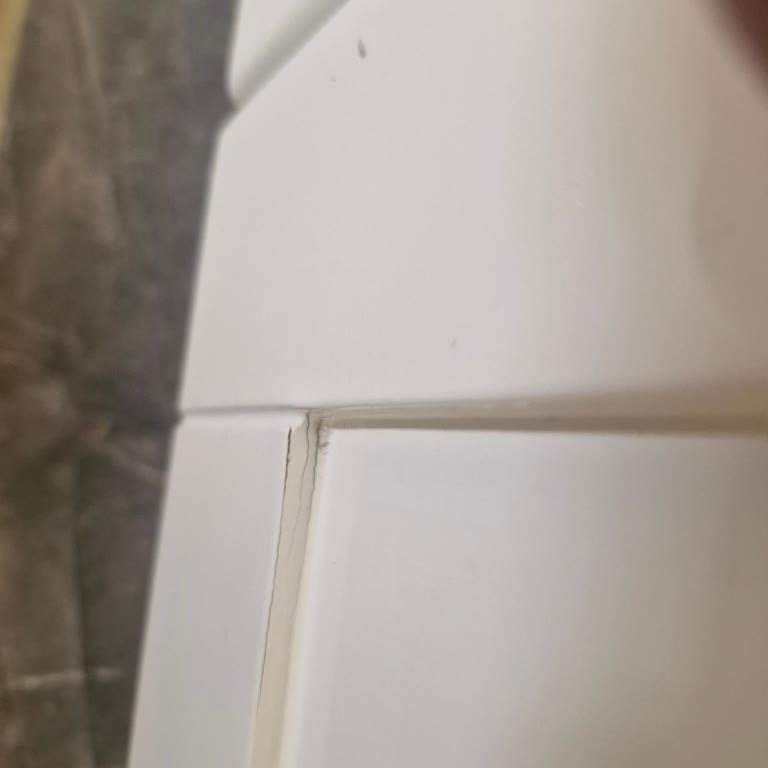 Beyaz Mutfak Dolaplarında Sürekli Çatlak Sorunu Ve Garanti Mağduriyeti