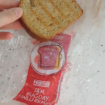 Tam Buğday Ekmeğinden Çıkan Odun Parçası Mağduriyet Yaşattı