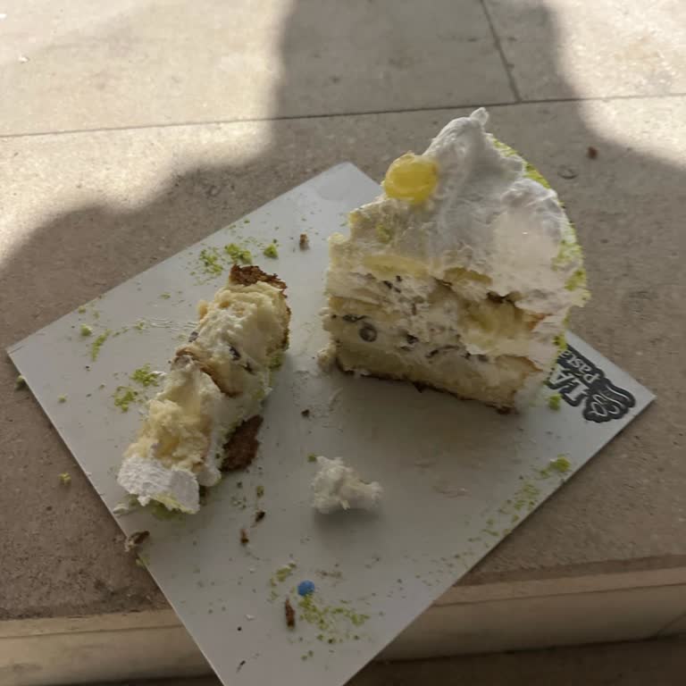 Bozuk Pasta Ve Kötü Hizmet Nedeniyle Mağduriyet