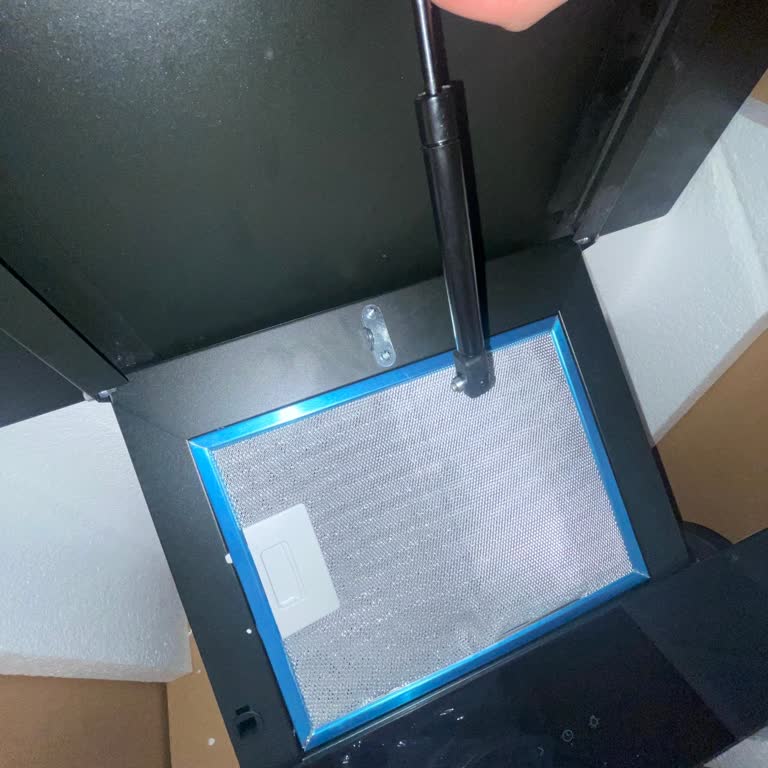 Hasarlı Gelen Davlumbaz İçin Media Markt Ve Samsung Arasında Çözüm Bulamıyorum