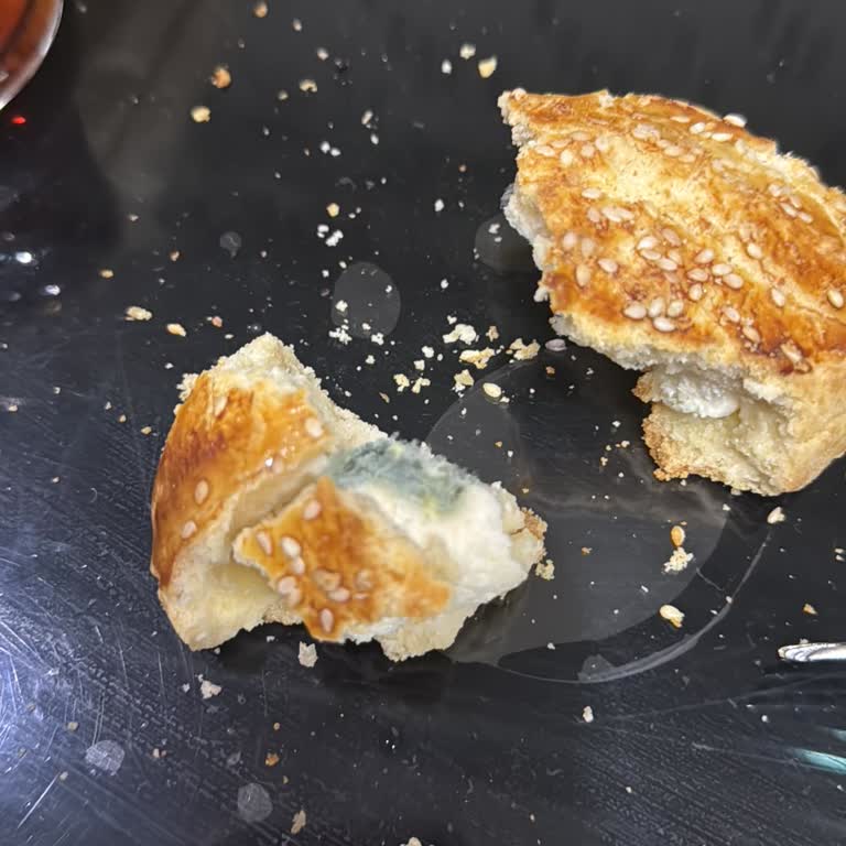 Küflü Poğaça Ve İlgisiz Mağaza Yetkilileri: Sağlığım Tehlikeye Girdi