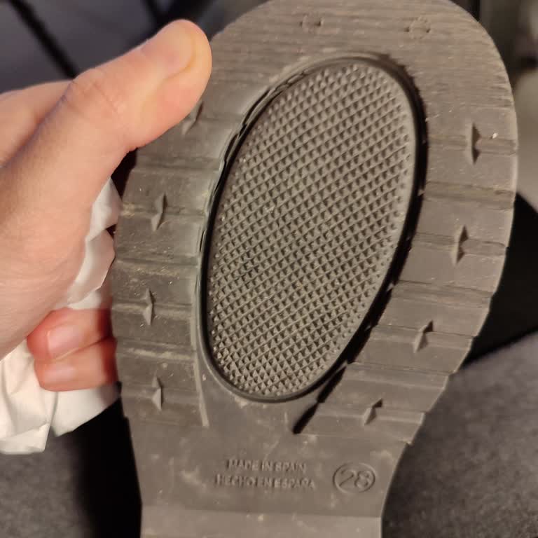 Yeni Alınan Çocuk Çizmesi İlk Kullanımda Su Aldı Ve Hayal Kırıklığı Yarattı