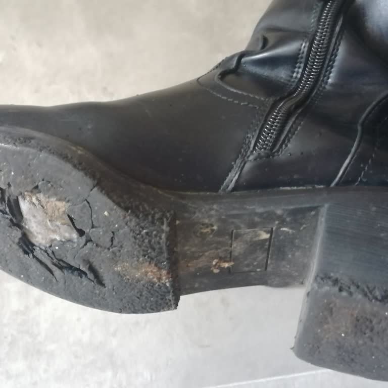 Kısa Sürede Tabanı Yarık Ayakkabıya Garanti Kapsamında Destek Sağlanmadı