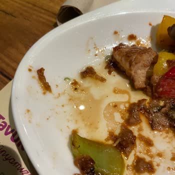 Yemeğimde Tırtıl Çıktı, Sorumluluk Alınmadı Ve Ücret İadesi Bekliyorum