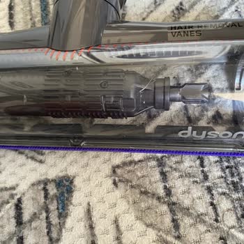 Dyson V12 Süpürgede Garanti Kapsamında Çatlama Ve Soyulma Sorunlarıma Çözüm Sunulmadı