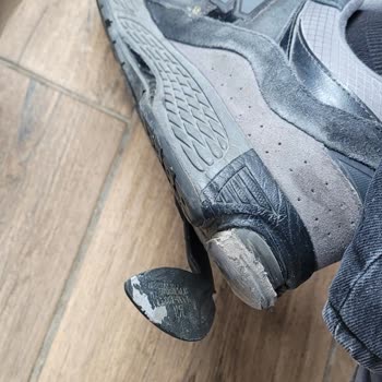 Yeni Alınan Ayakkabı Kısa Sürede Hasar Gördü, Mağduriyetimin Giderilmesini İstiyorum