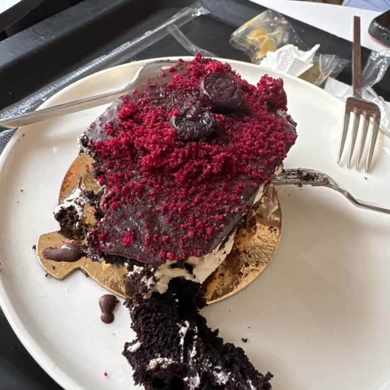 Fameo Caffe Bilkent'te Yüksek Fiyat, Kötü Hizmet Ve Bayat Tatlı Deneyimi