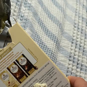 Yeni Alınan Çikolatanın İçinden Böcek Çıkması Hijyen Endişesi Yarattı