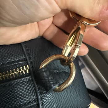 Kısa Sürede Deforme Olan Valentino Çanta İçin Destek Ve Ürün Değişimi Talebi