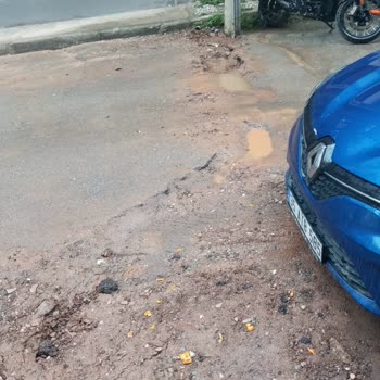 Elektrik Altyapı Çalışması Sonrası Yol Çökmesi Ve Evde Su Baskını Riski