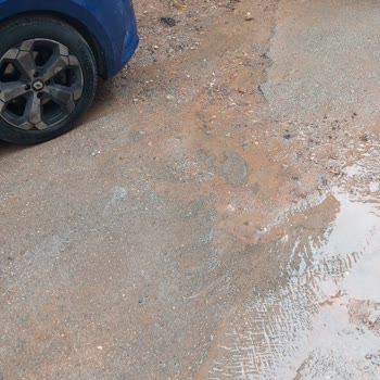 Elektrik Altyapı Çalışması Sonrası Yol Çökmesi Ve Evde Su Baskını Riski