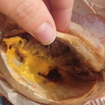 Kavurmasız Burger Ve İçecek Sorunuyla Hayal Kırıklığı Yaşadım