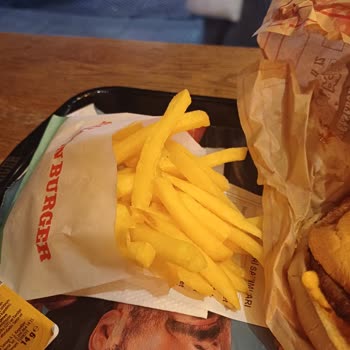 Kavurmasız Burger Ve İçecek Sorunuyla Hayal Kırıklığı Yaşadım