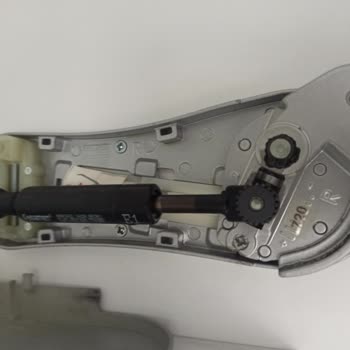 Mutfak Dolabı Pistonu Arızalı, Yedek Parça Bulunamıyor