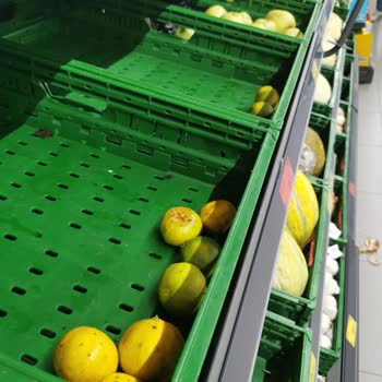 BİM Şubesinde Bozuk Mandalinalar Hijyen Sorununa Yol Açıyor