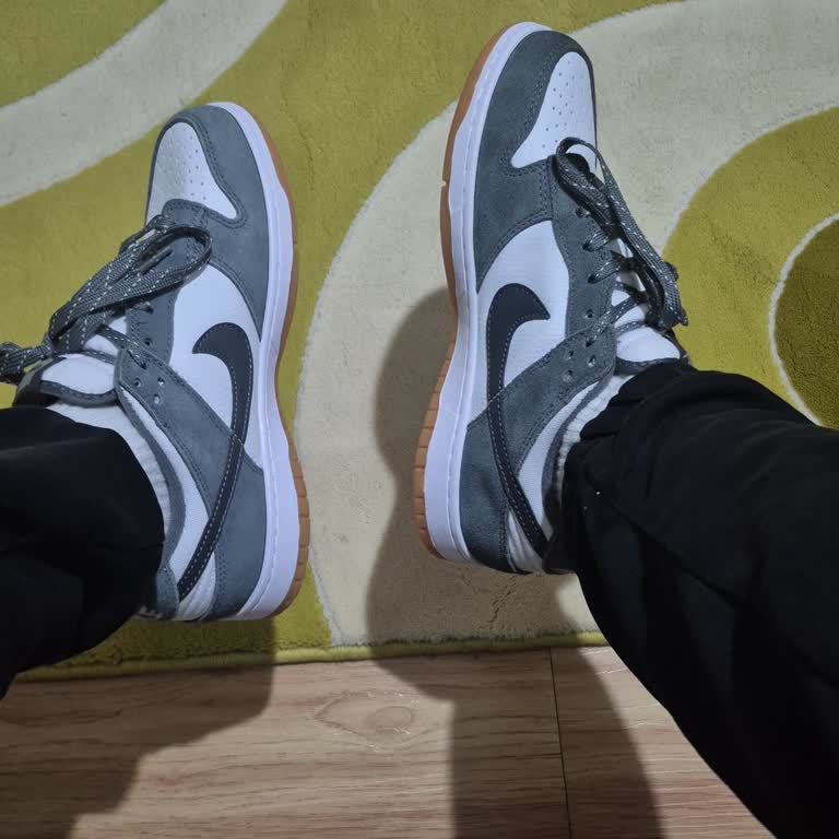 Yanlış Renk Ayakkabı Ve İletişimsizlik Sorunu