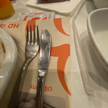 HD İskender'de Kirli Çatal Bıçaklarla Hijyen Sorunu Yaşadım