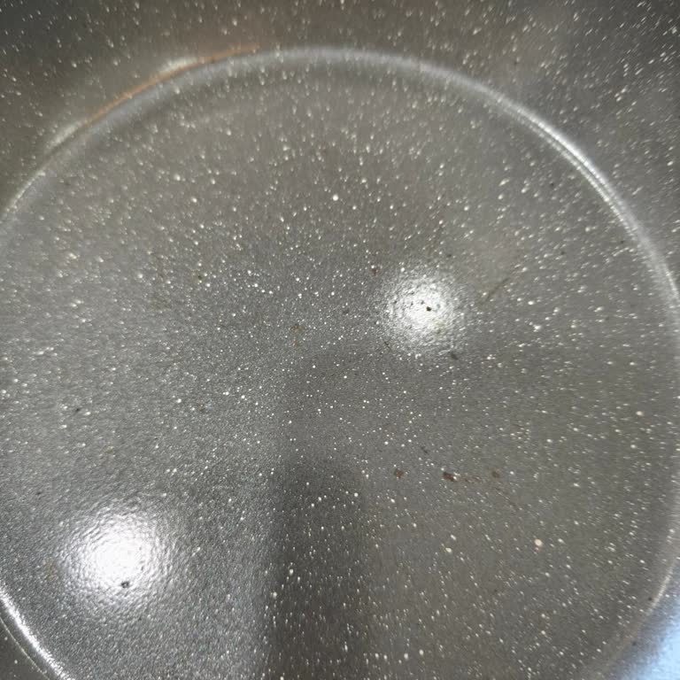 Thermoad Sahan Tava Setinde Delik Ve Deformasyon Sorunu, N11 Müşteri Hizmetlerinden Yanıtsızlık