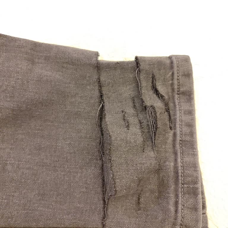 Pierre Cardin Giyim Giymediğim Pantolon Parçalanmış