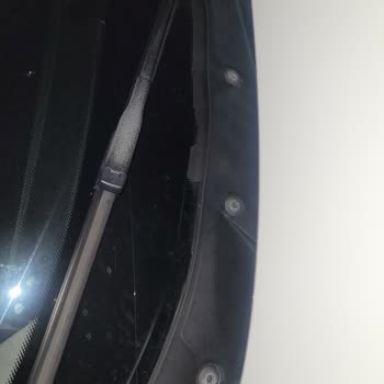 BMW 116i F20 Ön Cam Plastik Parçasındaki Kronik Sorunun Giderilmesini Bekliyorum