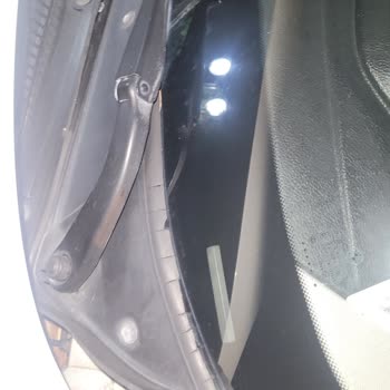 BMW 116i F20 Ön Cam Plastik Parçasındaki Kronik Sorunun Giderilmesini Bekliyorum