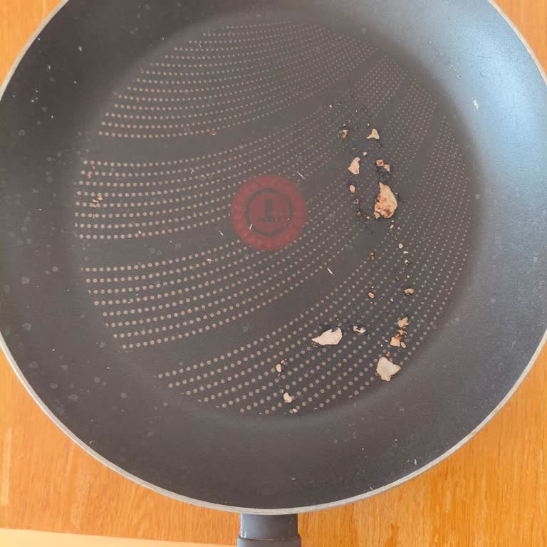 Tefal Titanyum Tavam Kısa Sürede Soyuldu, Sağlık Endişesi Yaşıyorum