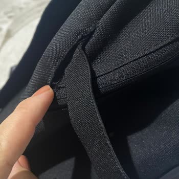 Az Kullanılmış Adidas Çantada Dikişlerin Açılması Sorunu