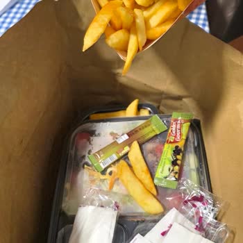 Soğuk Ve Eksik Gelen Sipariş, Bozuk Ürünler: Tavuk Dünyası Ve Yemeksepeti'nden Hayal Kırıklığı