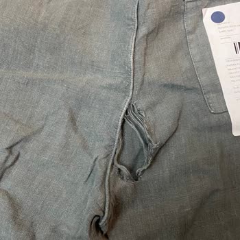 Yalnızca İki Kez Giyilen Pantolonun Yırtılması Ve Mağaza İlgisizliği