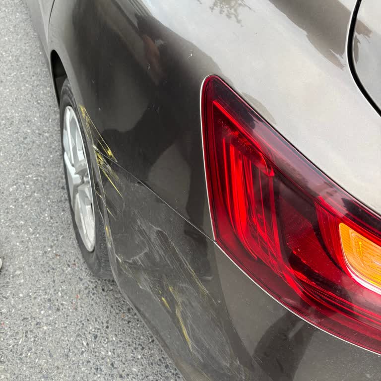 Park Halindeki Aracıma Çarpan Taksi Sürücüsünün Sorumluluğu Üstlenmesini İstiyorum