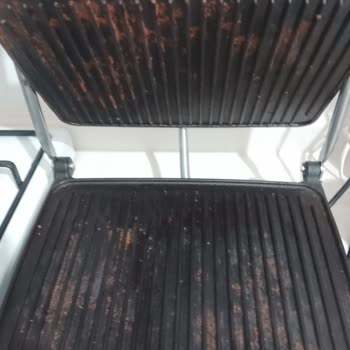 Az Kullanılan Tost Makinesi Kısa Sürede Paslandı