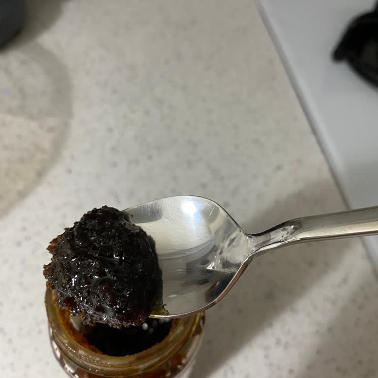 Keçiboynuzu Özü Kısa Sürede Şekerlendi Ve Akışkanlığını Kaybetti