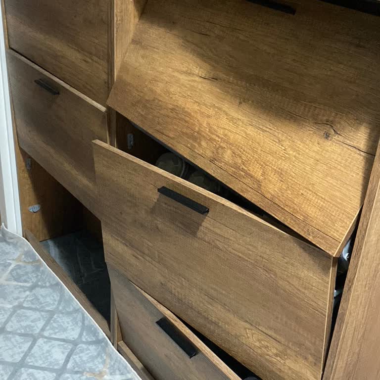 Ayakkabılık Mekanizmasındaki Kalitesiz Plastik Parçalar Sürekli Kırılıyor Yedek Parça Yok