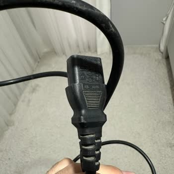 Lenovo Servis Sonrası Kirli Kablo Gönderimi Ve Kablo Değişiminde Zorluk!