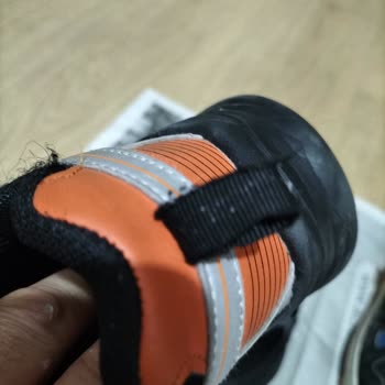 Kısa Sürede Deforme Olan Ayakkabılar Ve Yetersiz Çözüm