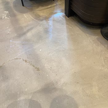 Kafe Şubesinde Temizlik ve Personel İlgisi Hakkında Olumsuz Deneyim