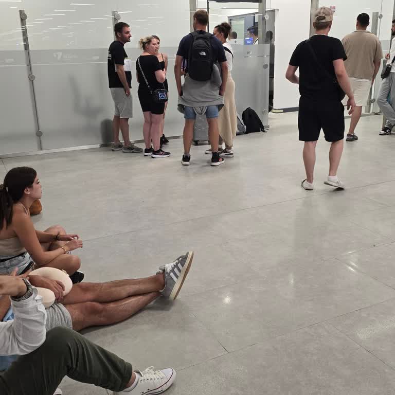 EasyJet-Flug wegen technischer Probleme umgeleitet – respektloses Verhalten des Personals und massive Passagierbeschwerden