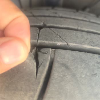 Kumho Factory Tires on Chery Tiggo 7 Pro Max Show Early Wear and Sidewall Tear