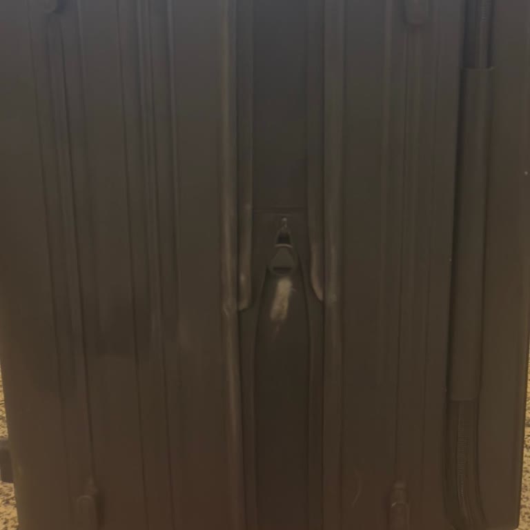 Avva Giyim İlk Kullanımda Hasar Gören Bavul İçin Çözüm Bulunamadı