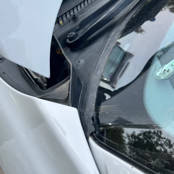 BMW 116d Ön Cam Fitili Çürüdü Su Alma Riski Ve Yüksek Masraf Endişesi