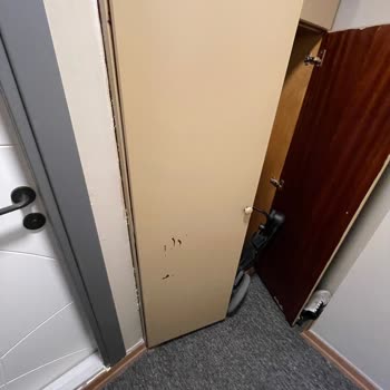 Täuschende Unterkunftsbeschreibung und unzumutbare Zustände im Loyal City Hotel – keine Rückerstattung über Booking.com