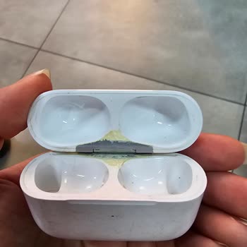 Parfüm Kapağı Akıttı Airpods Ve Çantam Zarar Gördü Mağaza İlgisiz Kaldı