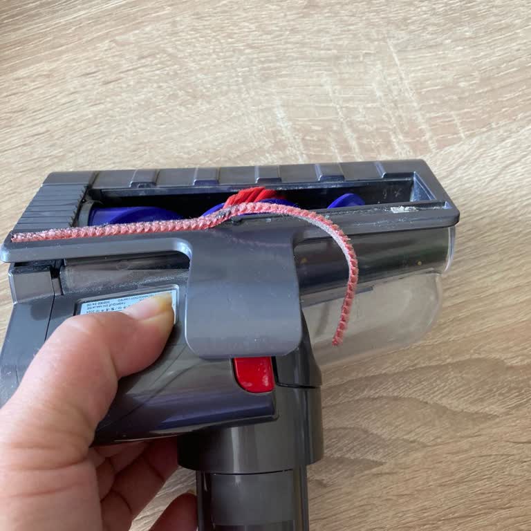 Dyson V10 Başlık Şeridi Kısa Sürede Söküldü, Çözüm Bekliyorum