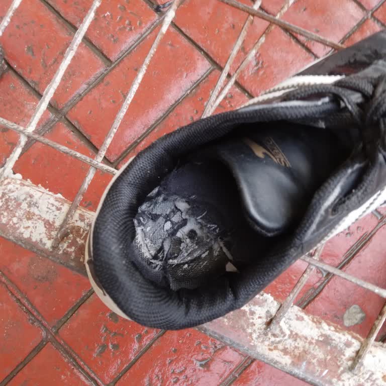 Kısa Sürede Hasar Gören Ayakkabıma Garanti Çıkmazı