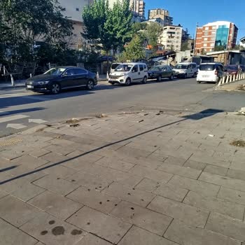 Park Engelleme Taşlarının Sökülmesiyle Artan Trafik Ve Güvenlik Sorunu