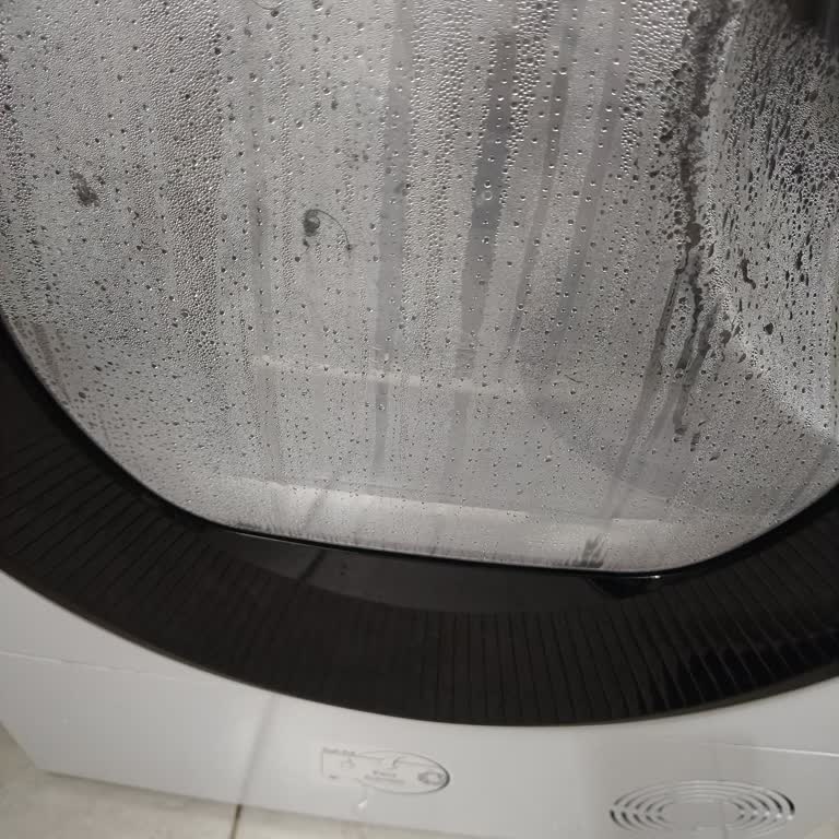 Kurutma Makinesi Kısa Sürede Su Haznesi Kırıldı Ve Su Sızdırıyor